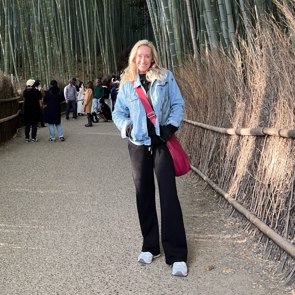 Meet your Posher, Alexis - Picture 2 of 5